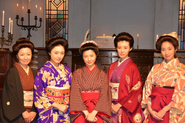 吉高由里子ら、朝ドラ劇中衣装で登場！「花子とアン」会見フォトギャラリー（10枚目）