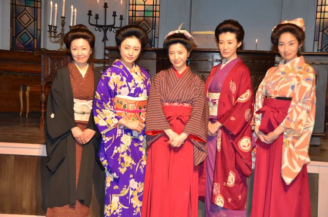 吉高由里子ら、朝ドラ劇中衣装で登場！「花子とアン」会見フォトギャラリー（11枚目）