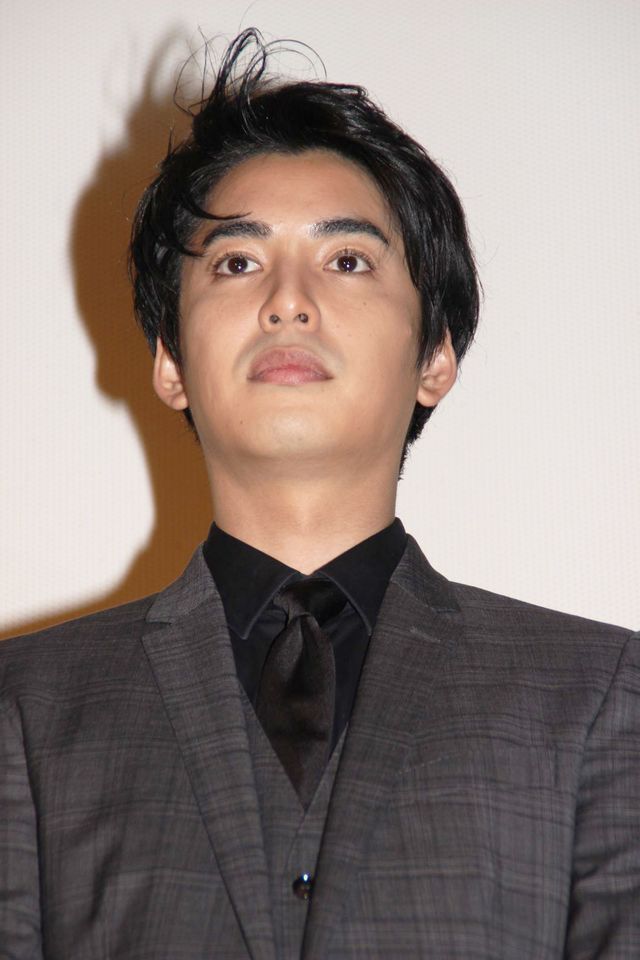 福士蒼汰、高畑充希、竹内結子、広瀬アリス、ミルクの樽で鏡開き!『旅猫リポート』公開記念舞台あいさつ:フォトギャラリー