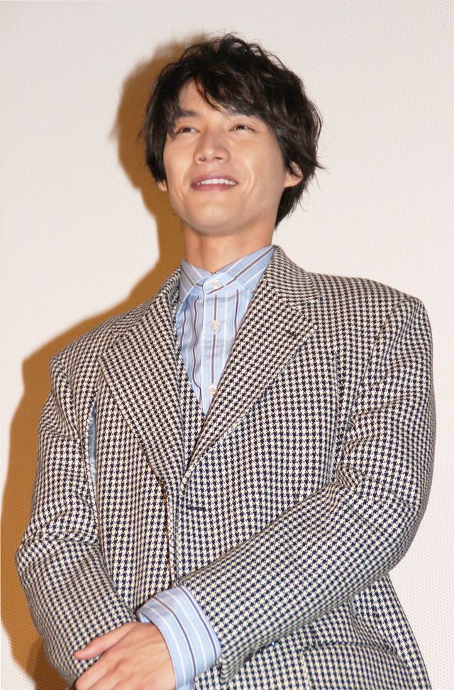 福士蒼汰、高畑充希、竹内結子、広瀬アリス、ミルクの樽で鏡開き！『旅猫リポート』公開記念舞台あいさつ（5枚目）