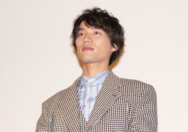 福士蒼汰、高畑充希、竹内結子、広瀬アリス、ミルクの樽で鏡開き！『旅猫リポート』公開記念舞台あいさつ（7枚目）