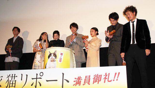 福士蒼汰、高畑充希、竹内結子、広瀬アリス、ミルクの樽で鏡開き！『旅猫リポート』公開記念舞台あいさつ（9枚目）