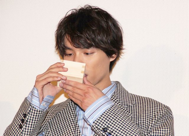 福士蒼汰、高畑充希、竹内結子、広瀬アリス、ミルクの樽で鏡開き！『旅猫リポート』公開記念舞台あいさつ（12枚目）