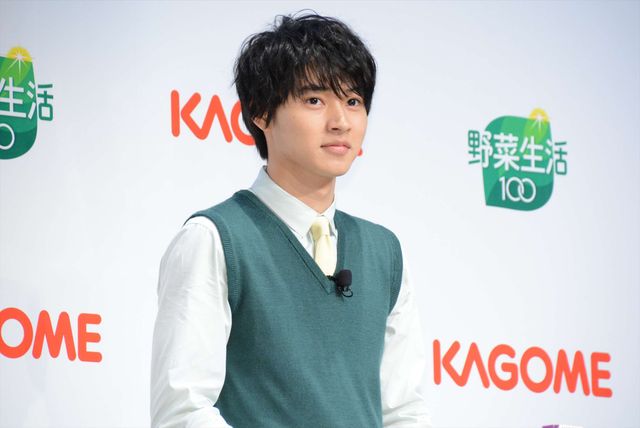 山崎賢人が初の先生姿で登場！「野菜生活100」新CM発表会（全12枚）（9枚目）