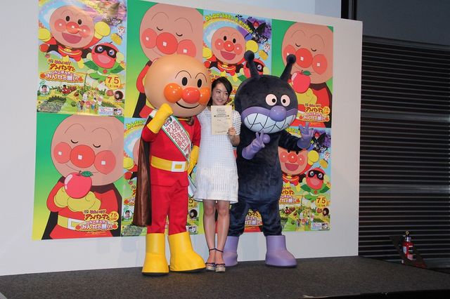 井上真央、純白ワンピース姿で登場！フォトギャラリー（7枚目）