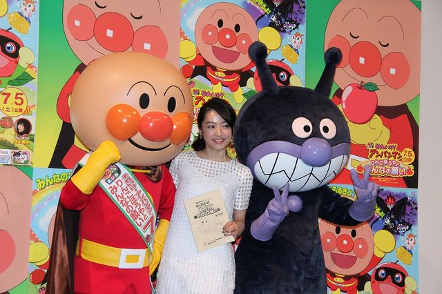 井上真央、純白ワンピース姿で登場！フォトギャラリー（8枚目）
