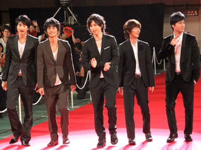 左から、向井理、中村蒼、水嶋ヒロ、佐藤健、桐谷健太