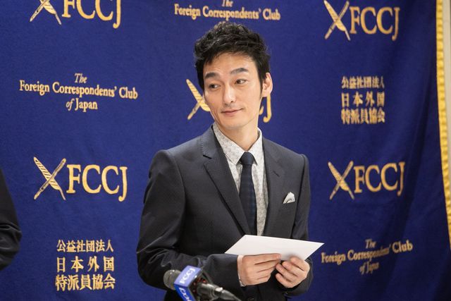 草なぎ剛、脚本を読んで泣いた『ミッドナイトスワン』記者会見：フォトギャラリー