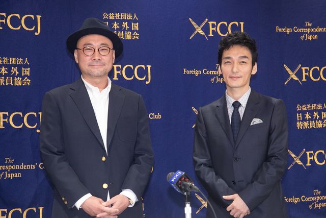 草なぎ剛、脚本を読んで泣いた『ミッドナイトスワン』記者会見（2枚目）