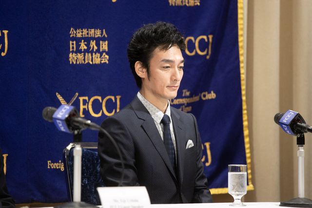 草なぎ剛、脚本を読んで泣いた『ミッドナイトスワン』記者会見（6枚目）