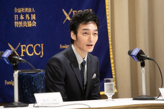 草なぎ剛、脚本を読んで泣いた『ミッドナイトスワン』記者会見（7枚目）