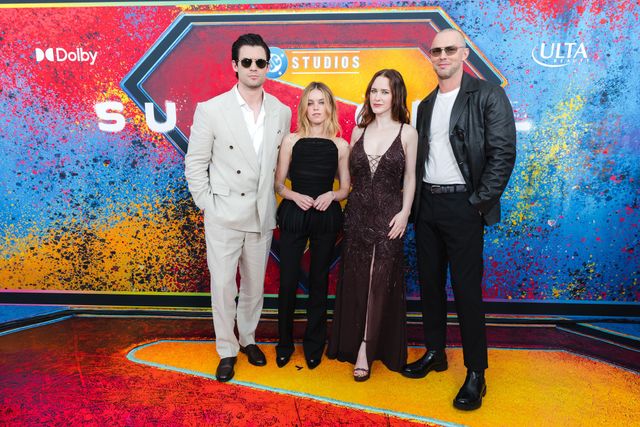(左から)デイビッド・コレンスウェット、ミリー・オールコック、レイチェル・ブロズナハン、ニコラス・ホルト