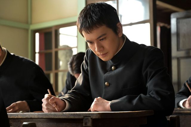 一縷の望みをかけて試験に挑む嵩（北村匠海）…朝ドラ「あんぱん」第24回：フォトギャラリー