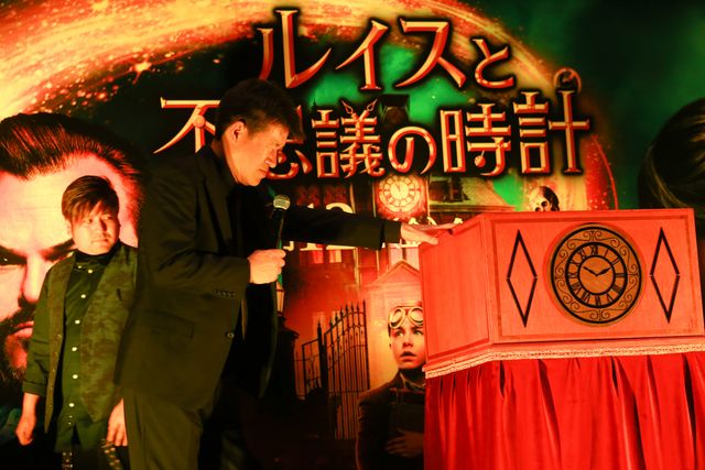 佐藤二朗、宮沢りえにマジック披露！『ルイスと不思議の時計』特別試写会：フォトギャラリー