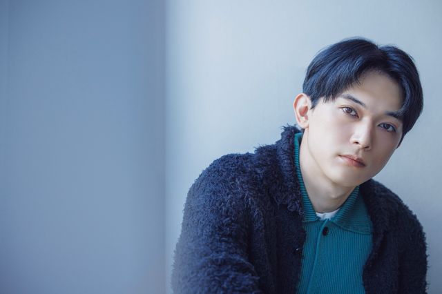 優しくほほ笑む吉沢亮【インタビューカット集】（3枚目）