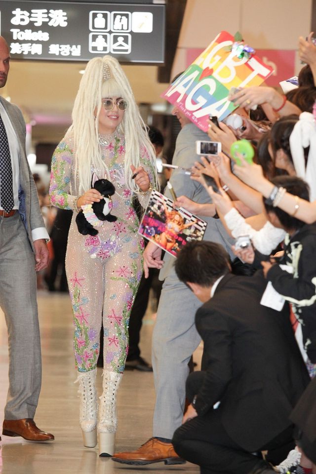 レディー・ガガが全身スケスケタイツで来日！フォトギャラリー（3枚目）