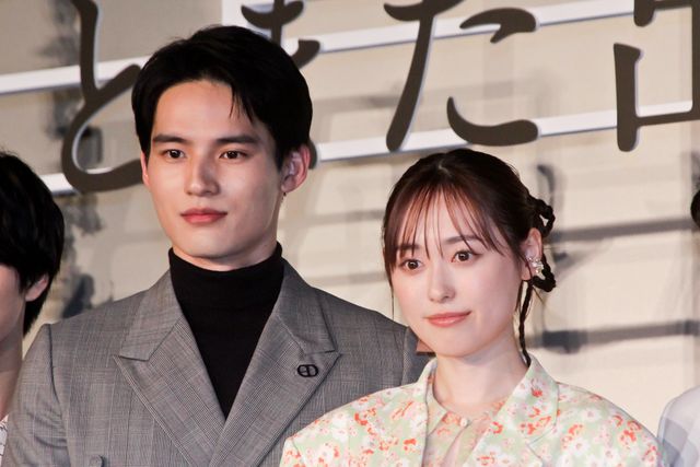 福山雅治がサプライズで登場！福原遥、水上恒司ら『あの花が咲く丘で、君とまた出会えたら。』完成披露舞台挨拶（10枚目）