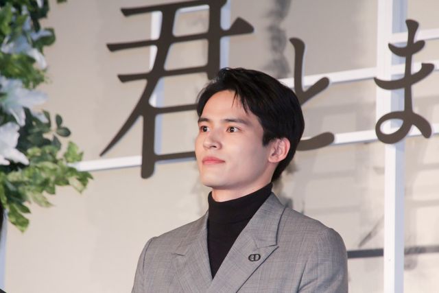 福山雅治がサプライズで登場！福原遥、水上恒司ら『あの花が咲く丘で、君とまた出会えたら。』完成披露舞台挨拶（13枚目）