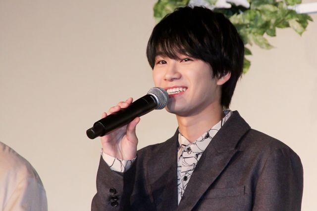 福山雅治がサプライズで登場！福原遥、水上恒司ら『あの花が咲く丘で、君とまた出会えたら。』完成披露舞台挨拶（14枚目）