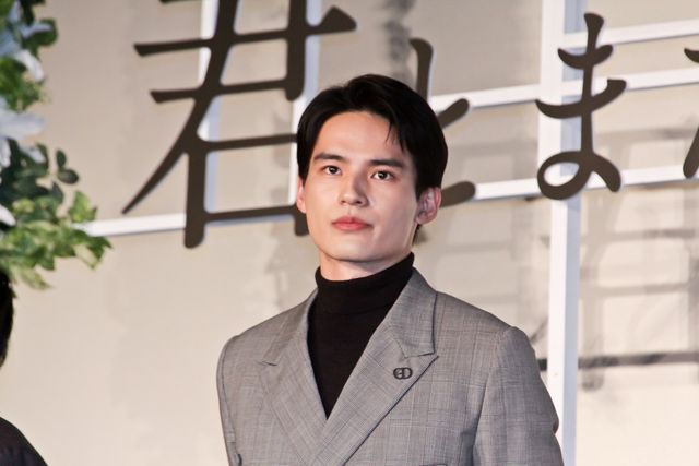 福山雅治がサプライズで登場！福原遥、水上恒司ら『あの花が咲く丘で、君とまた出会えたら。』完成披露舞台挨拶（19枚目）