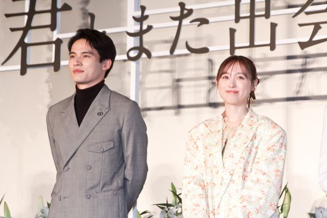 福山雅治がサプライズで登場！福原遥、水上恒司ら『あの花が咲く丘で、君とまた出会えたら。』完成披露舞台挨拶（22枚目）