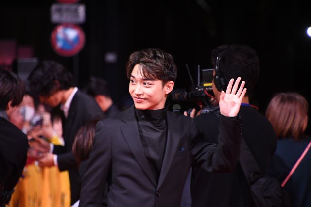 美の渋滞！『八犬伝』レッドカーペットの模様（6枚目）