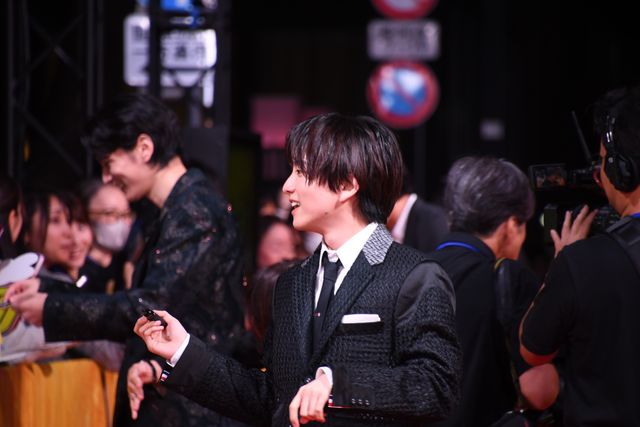 美の渋滞！『八犬伝』レッドカーペットの模様（8枚目）