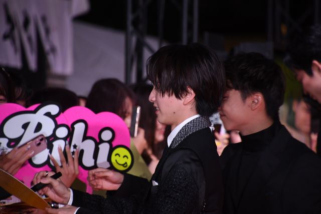 美の渋滞！『八犬伝』レッドカーペットの模様（11枚目）