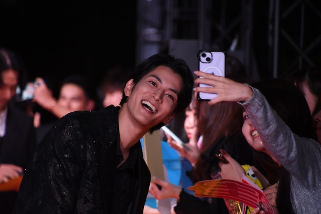 美の渋滞！『八犬伝』レッドカーペットの模様（12枚目）