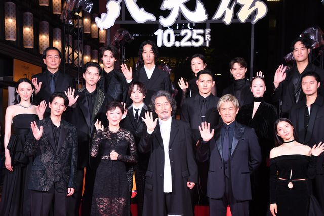 美の渋滞！『八犬伝』レッドカーペットの模様（64枚目）