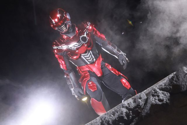 相棒はアリ！多元地球Σ3302の新人捜査官「超宇宙刑事ギャバン インフィニティ」第4話場面写真（5枚目）