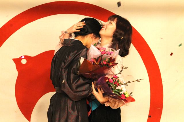 「わろてんか」撮影終了！葵わかな、共演者のサプライズに感極まる：フォトギャラリー