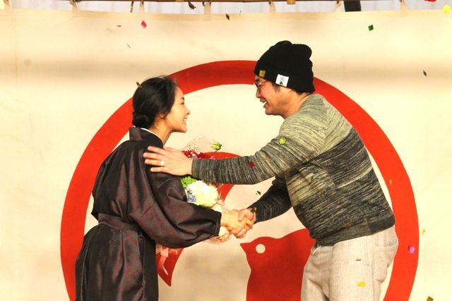 「わろてんか」撮影終了！葵わかな、共演者のサプライズに感極まる（2枚目）