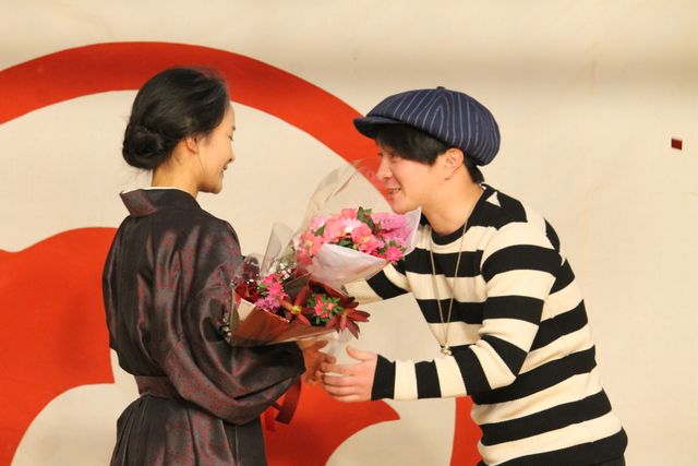 「わろてんか」撮影終了！葵わかな、共演者のサプライズに感極まる（5枚目）