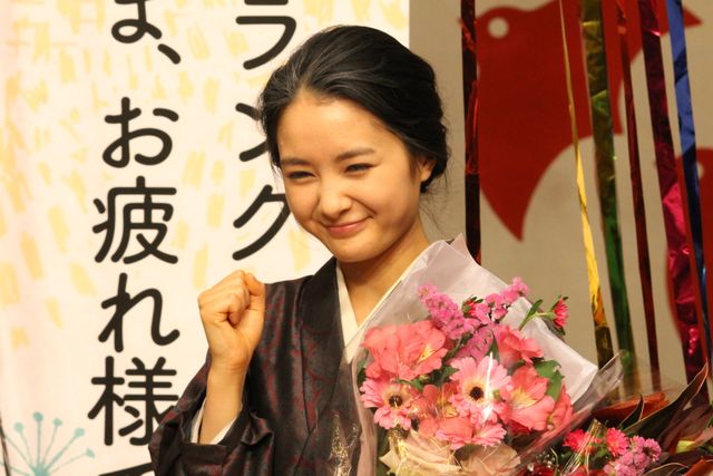 「わろてんか」撮影終了！葵わかな、共演者のサプライズに感極まる（7枚目）