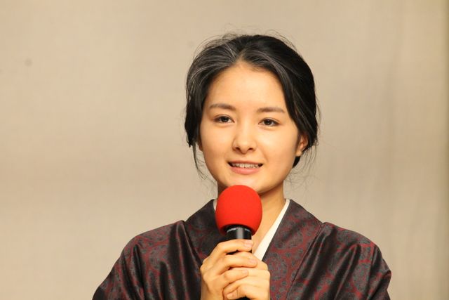 「わろてんか」撮影終了！葵わかな、共演者のサプライズに感極まる（13枚目）