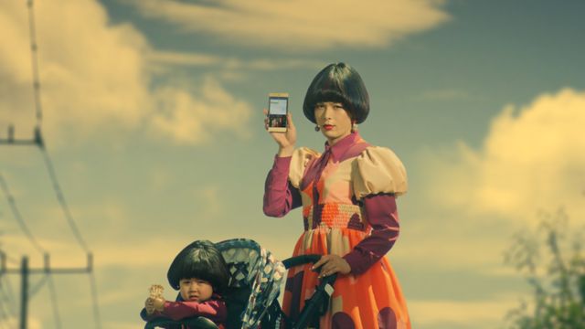 中村倫也、人生初のママ姿！（5枚目）