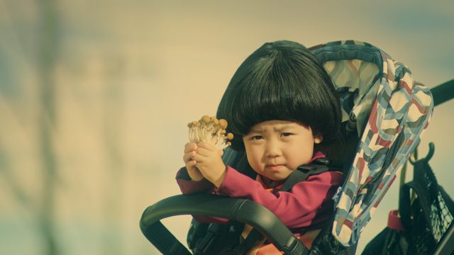 中村倫也、人生初のママ姿！（8枚目）