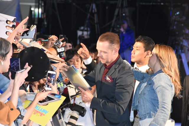 サイモン・ペッグ、熱烈ファンサービス！『スター・トレック BEYOND』のジャパンプレミアフォトギャラリー：フォトギャラリー