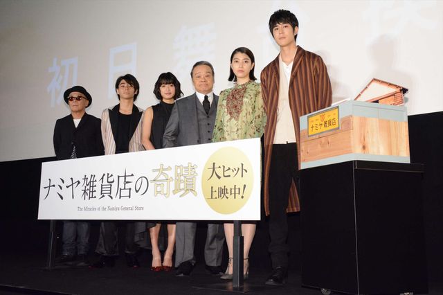 成海璃子＆寛一郎にっこり！『ナミヤ雑貨店の奇蹟』初日舞台あいさつ（3枚目）