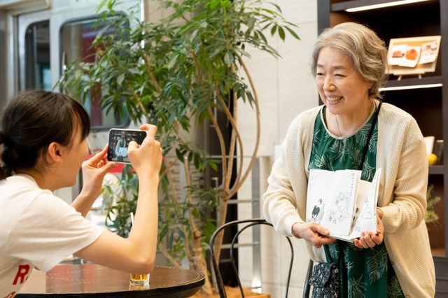 はい、ポーズ！『メタモルフォーゼの縁側』場面写真：フォトギャラリー