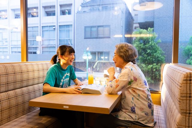 はい、ポーズ！『メタモルフォーゼの縁側』場面写真（2枚目）