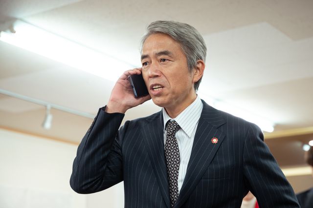 ポリティカルコメディー『決戦は日曜日』場面写真（8枚目）