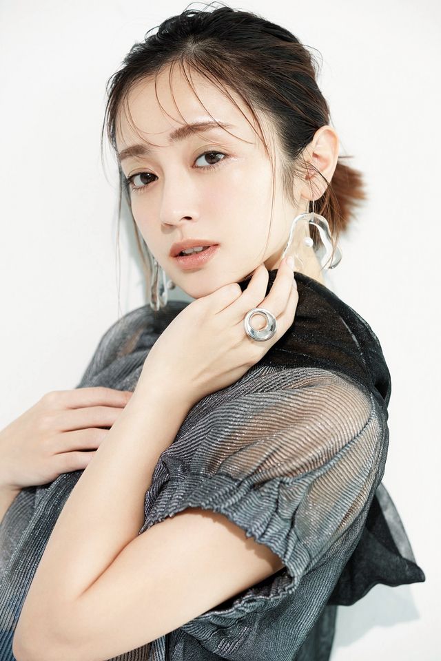 奇跡の38歳・安達祐実が美しい【5枚】（3枚目）