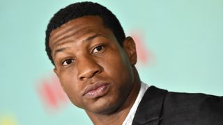 『アントマン』カーン役ジョナサン・メジャース、暴行容疑で逮捕