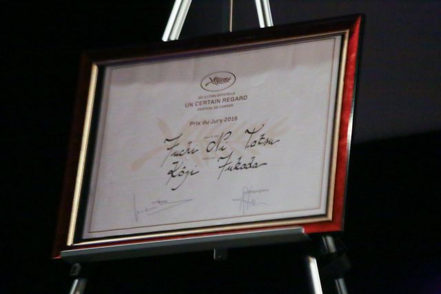浅野忠信、カンヌ受賞に感極まる（2枚目）