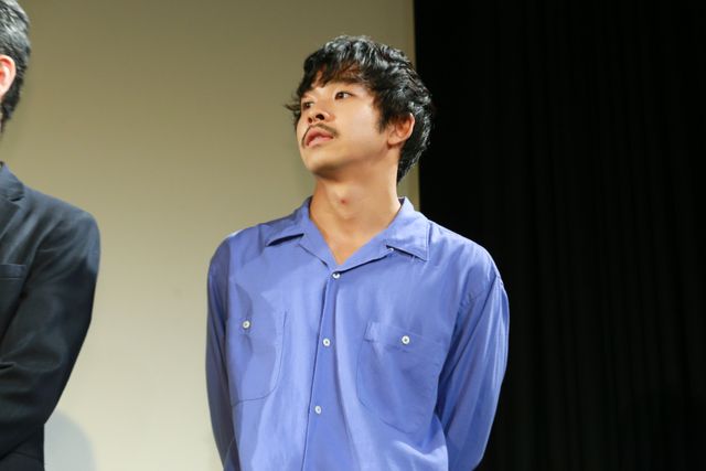 浅野忠信、カンヌ受賞に感極まる（3枚目）