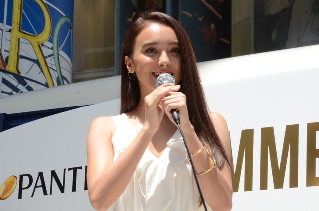 モデル・石田ニコル　今夏はサーフィンに挑戦してライフセーバーにレスキューされたい　画像ギャラリー：フォトギャラリー