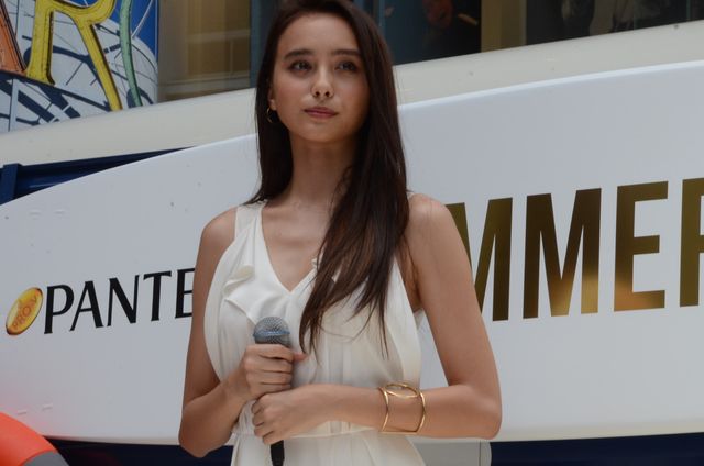 モデル・石田ニコル　今夏はサーフィンに挑戦してライフセーバーにレスキューされたい　画像ギャラリー（3枚目）