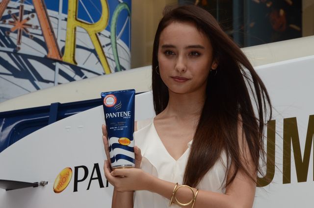 モデル・石田ニコル　今夏はサーフィンに挑戦してライフセーバーにレスキューされたい　画像ギャラリー（8枚目）